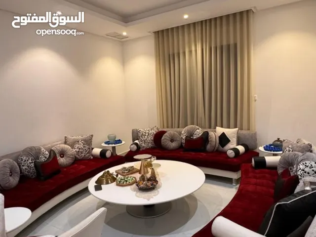 غرفة جلوس موديل مغربي فخم مع سجاد وشيزلون – عرض مميز