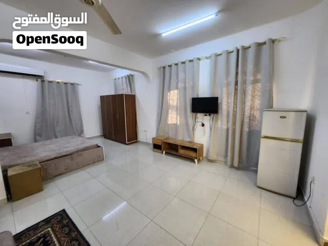 متوفر استديو في الخوير قريب نفق بوشر ومتاح ايضا قريب مطعم الشيف السعودي ومتاح ايضا قريب شارع المها