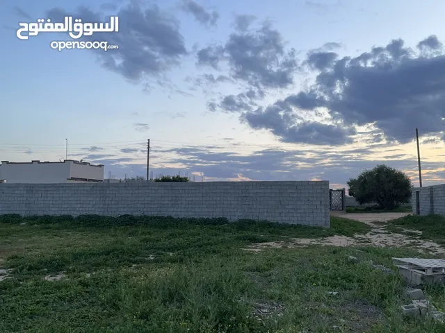 قطعة ارض للبيع مساحتها 870 متر والي يبي يشري اكتر مساحة حتى الي جنبها للبيع يعني 1740 متر مع بعهضا