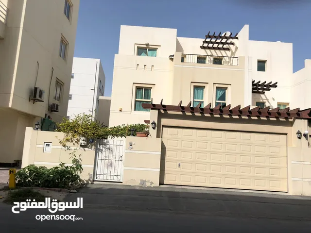 300m2 More than 6 bedrooms Villa for Sale in Northern Governorate Al Janabiyah