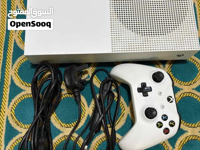 للبيع اكس بوكس وان اس نسخه الاولاين مع يده وكيلاتها مساحه الف قيقا التواصل وات ساب فقط