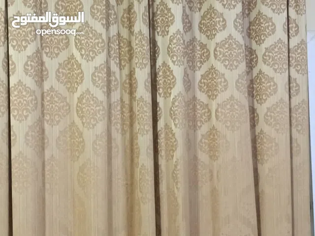 ستائر بحالة ممتازة استخدام بسيط للبيع بغرض السفر