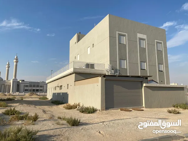 400 m2 More than 6 bedrooms Townhouse for Sale in Al Jahra Oyoun