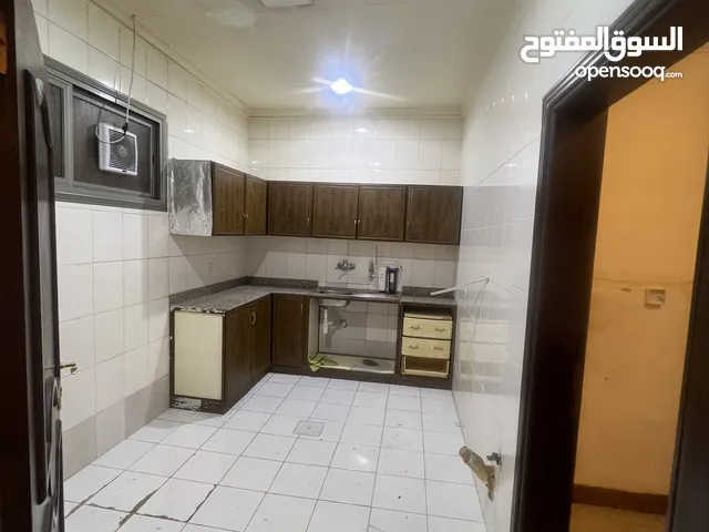 200 m2 3 Bedrooms Apartments for Rent in Al Ahmadi Eqaila