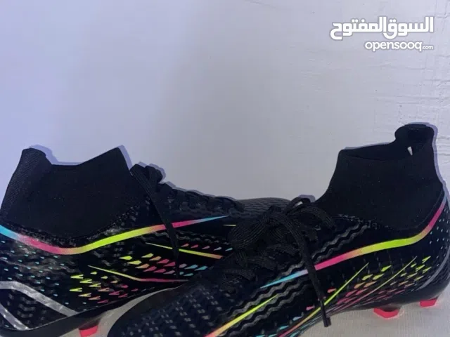 جوتي كرة قدم للبيع – المقاس 43