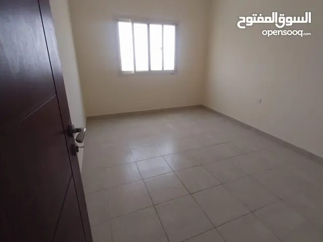 للايجار السنوى غرفتين 2 حمام تكيف مركزى صاله موقع مميز جدا قريب من جميع الخدمات فرصه جيده وسعر مناسب