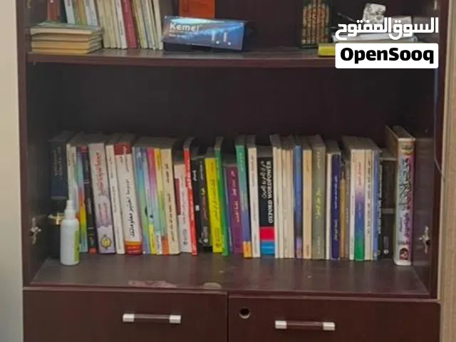 دولاب مكتبي فخم وراقي باللون البني الغامق دولاب مكتبي فخم وراقي باللون البني الغامق