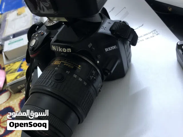 نيكون D3200 نضيفة مع تريكر