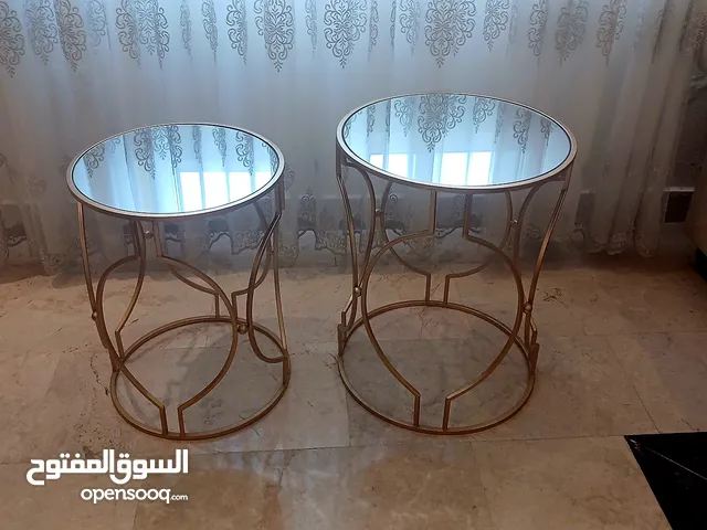 طاولات لونن دهبي