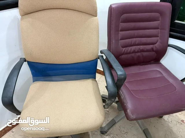 عدد 2 كراسي مكتبيه