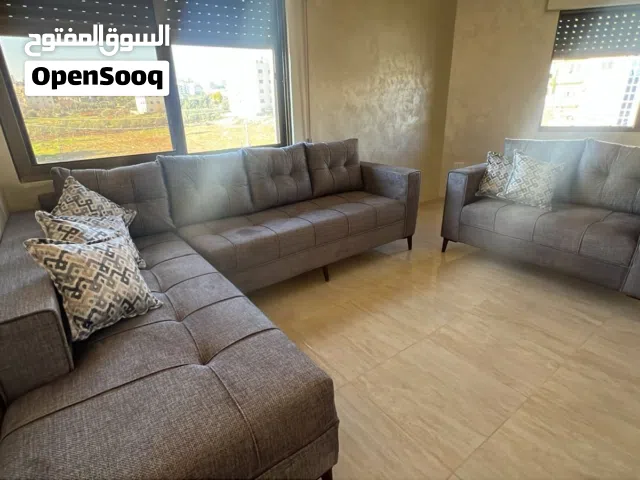 للبيع طقم كنبايات مودرن بحالة الوكالة – 200 دينار