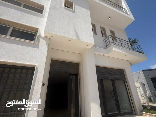 مبني. اربع. طوابق. وبدورم 11 يوليو.