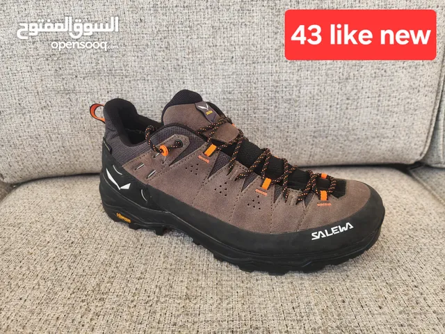 أحذية عالمية متخصصة للهايك والتسلق والرحلات الجبلية best hiking shoes