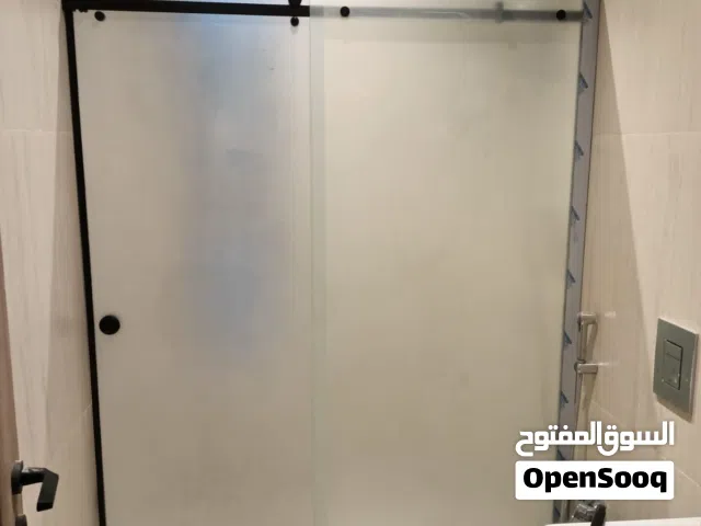 تركيب زجاج سكوريت ومرايا ووجهات رائعة وعمل مميز وسرعه تنفيذ وخامات عاليه الجوده واكسسوارات متميزه