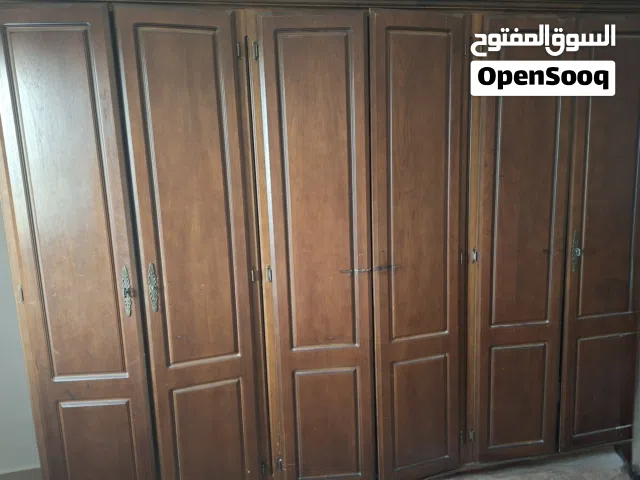 للبيع بدواعي السفر  خزانه ملابس كبيره