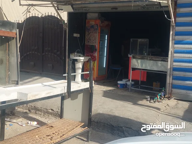 مطعم للبيع مع الغراض