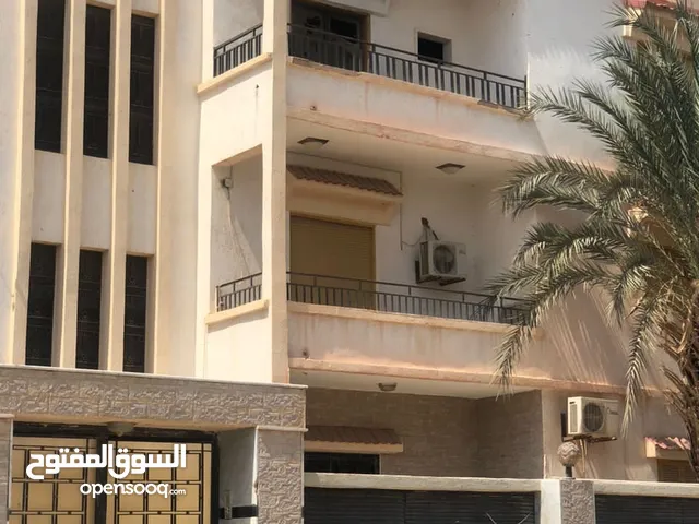 180 m2 More than 6 bedrooms Villa for Sale in Benghazi Al-Hijaz st.