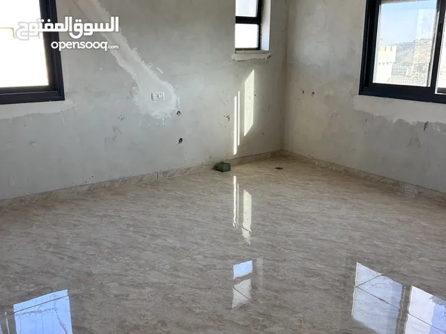 شقه جاهزه طابق ثالث