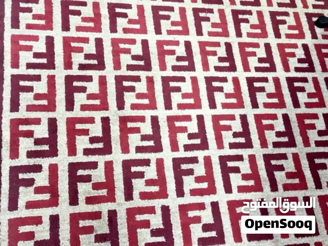 سجاد تركي بحاله جديده للبيع لون خمري وبيج