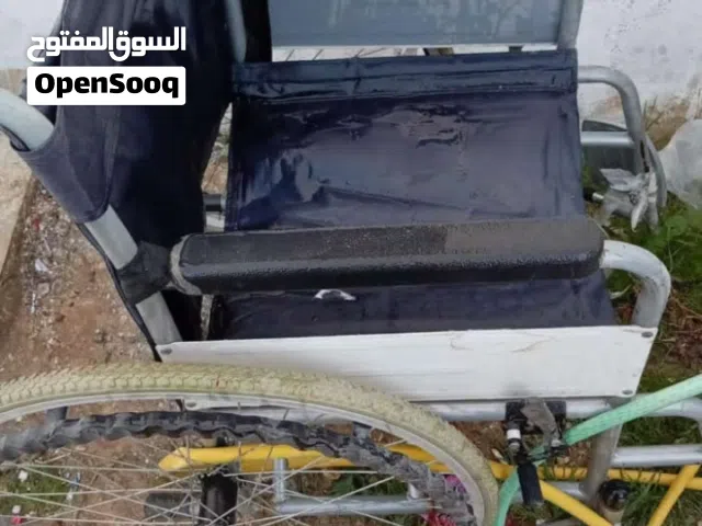2كرسي للمقعدين وكرسي حمام للمقعدين وكبار السن الثلاث كراسي فقط ب15 دينار