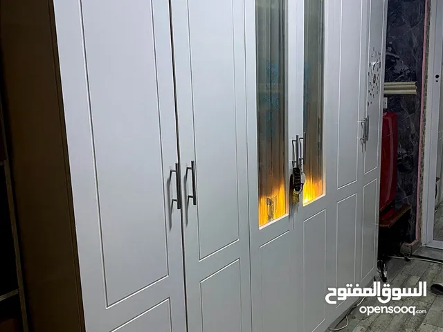 دولاب خشب ابيض