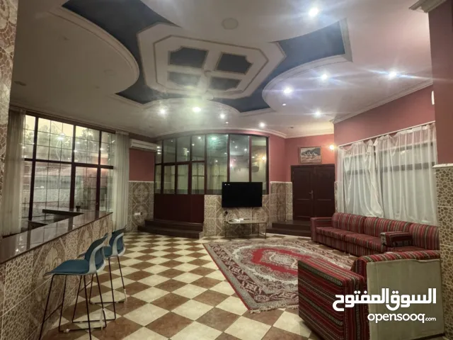 5 Bedrooms Chalet for Rent in Al Batinah Barka