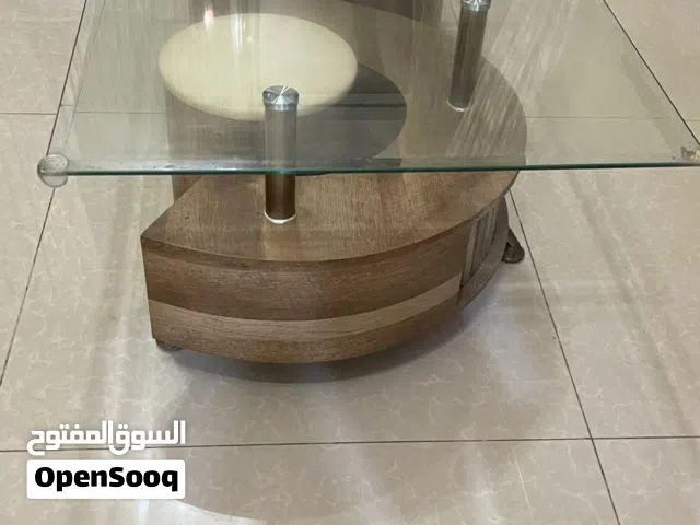 طاولة زجاجة انيقة  وجلسة