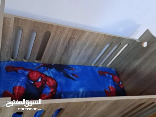 تخت اطفال عدد 2 مع فرشاتهم بحالة الوكااااااالة