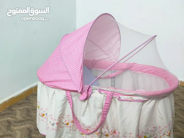 تخت اطفال للبيع بزبط لمن يوم لا 9 شهور