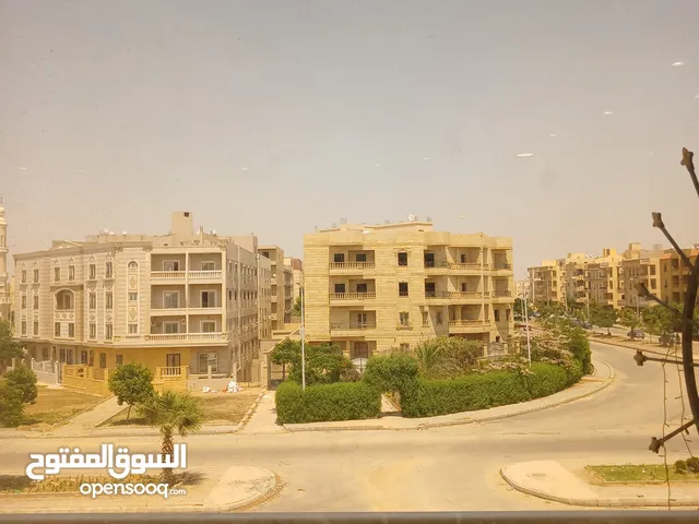 شقة 165م للايجار من المالك مباشرة دور تاني علوي في المنكقة الرابعه عمارات مدينة الشروق