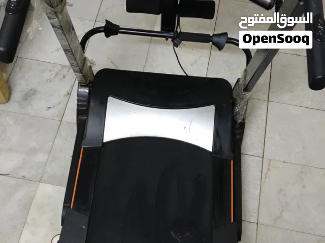 جهاز جري استعمال قليل جدا ٫سير عادي ونظام الجبلي بمختلف السرع مع شاشة : الوقت ٫سرعة/سعرات/نبض