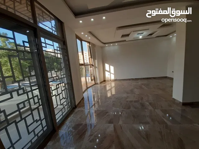 شقة فارغة للإيجار في منطقة #دير غبار ..  / ارضيه 150م /  مع ترس و كراج