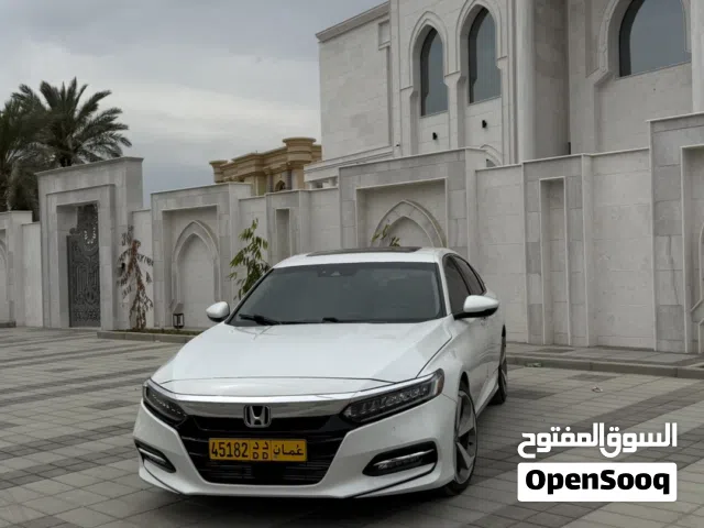 هوندا اكورد 2018 Touring أعلى المواصفات ماتحتاج شي كل القطع تم صيانتها