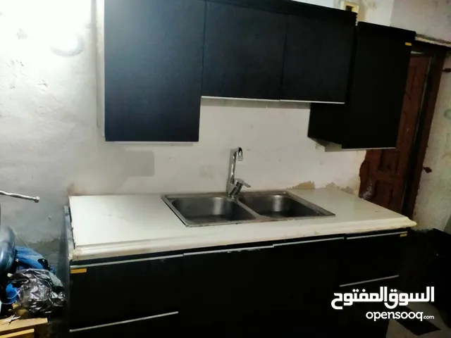 مطبخ خشب لاتيه بحالة الوكالة يصلح مطبخ روف طوله مترين وعرضه 60 مع رخام مع قاعدته