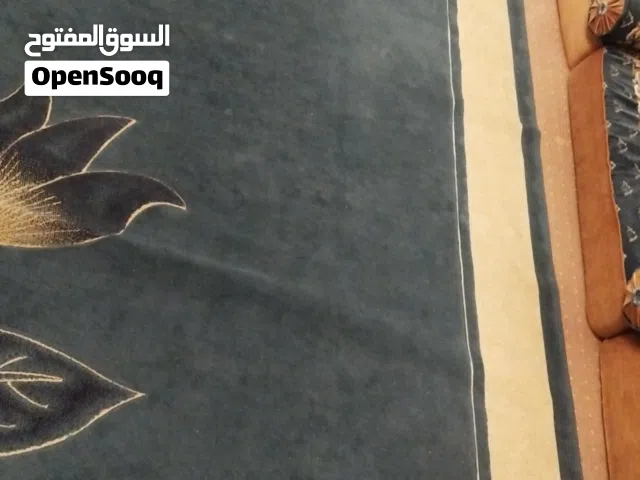 بساط شبه جديد 3.70 في 2.70 متر