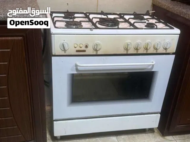 غاز ابيض 5 عيون مع فرن لون ابيض الماني ..