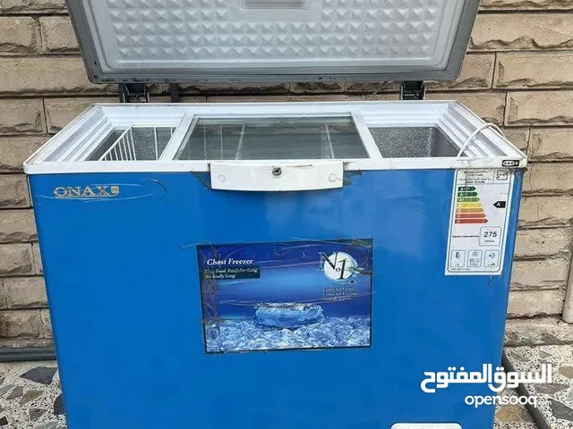 مجمدة ( اونكس ) نظيفة جداً مستعملة تحتوي على عطل للبيع