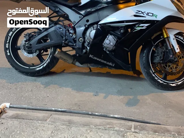 دراجة نارية كاواساكي نينجا ZX 2014 مستعملة بمحرك 1000 سي سي بحالة جيدة