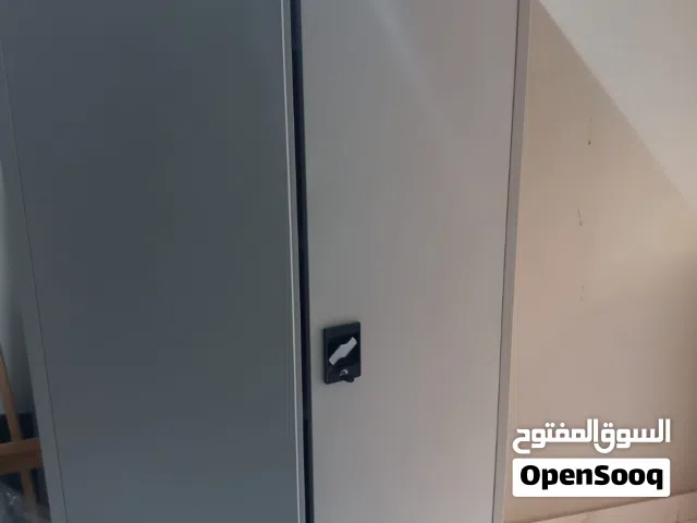 خزانه للملفات في المكتب