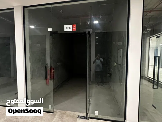 محل تجاري مميز للإيجار طويل الأمد داخل مسقط هيلز / مسقط بافيليون