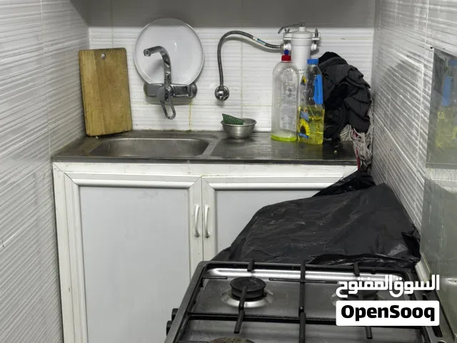 مطلوب شخص لمشاركة استديو في السالمية