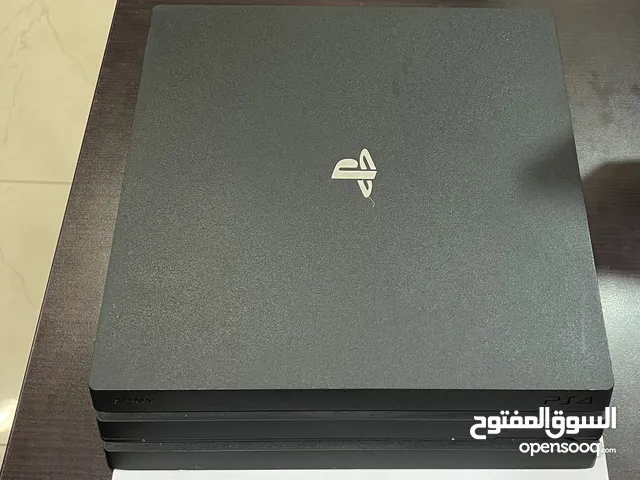 PlayStation 4 pro 1 Terra with 2 controller and GAEMES SCREEN all wires included