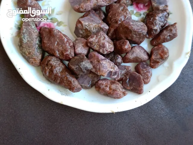 احجار ياقوت خام اصلية غير معالجة القيراط ب 50 جنيه