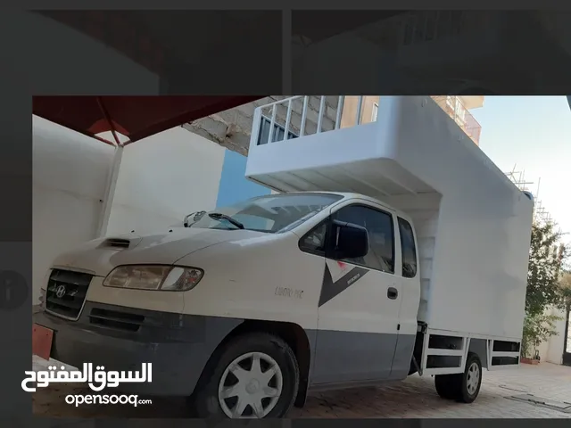 دينة هونداي برو صنعاء نظيفه جدآ .لايوجد اي عيب .جيبر عادي .