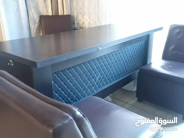اثاث مكتبي للبيع بسعر مناسب وبحالة الجديد