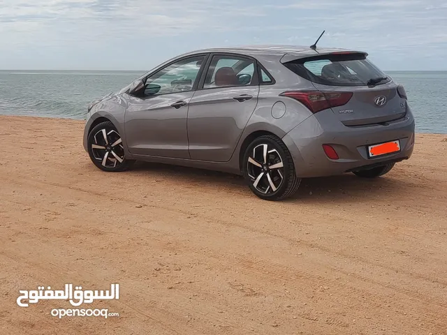 في حالة جد جيدة بدون حادثة او اصلاح في المحرك او الكاروسريhyundai i30 سيارة هيونداي