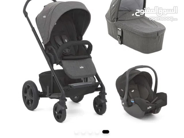 عرباية وكوت اطفال من ماركة جوي بحالة ممتازة جدا