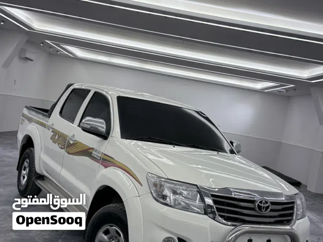 2014 تويوتا هيلوكس Standard
