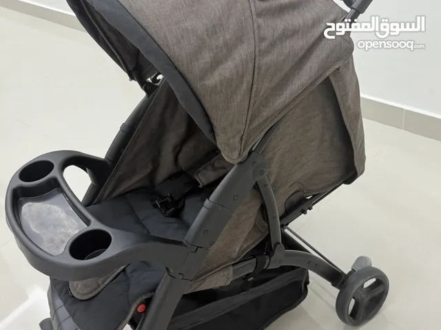 عربة أطفال نظيفة استعمال بسيط جداً