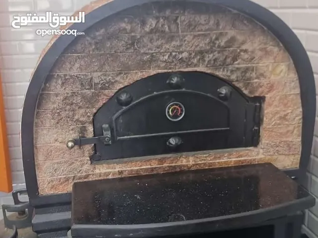 عجانه وفراده عجين وطاولات وفرن للايجار الشهري او البيع